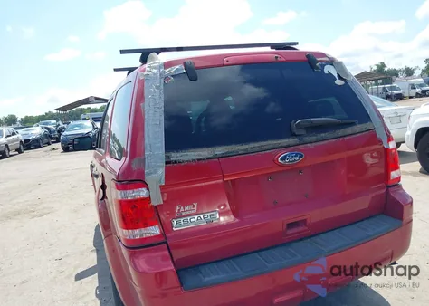 2010 Ford Escape Xlt z USA, uszkodzony, nr VIN 1FMCU0D70AKD43790